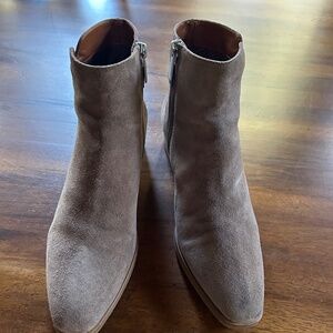 Aquatalia Faria Suede (taupe) Booties (8.5M)